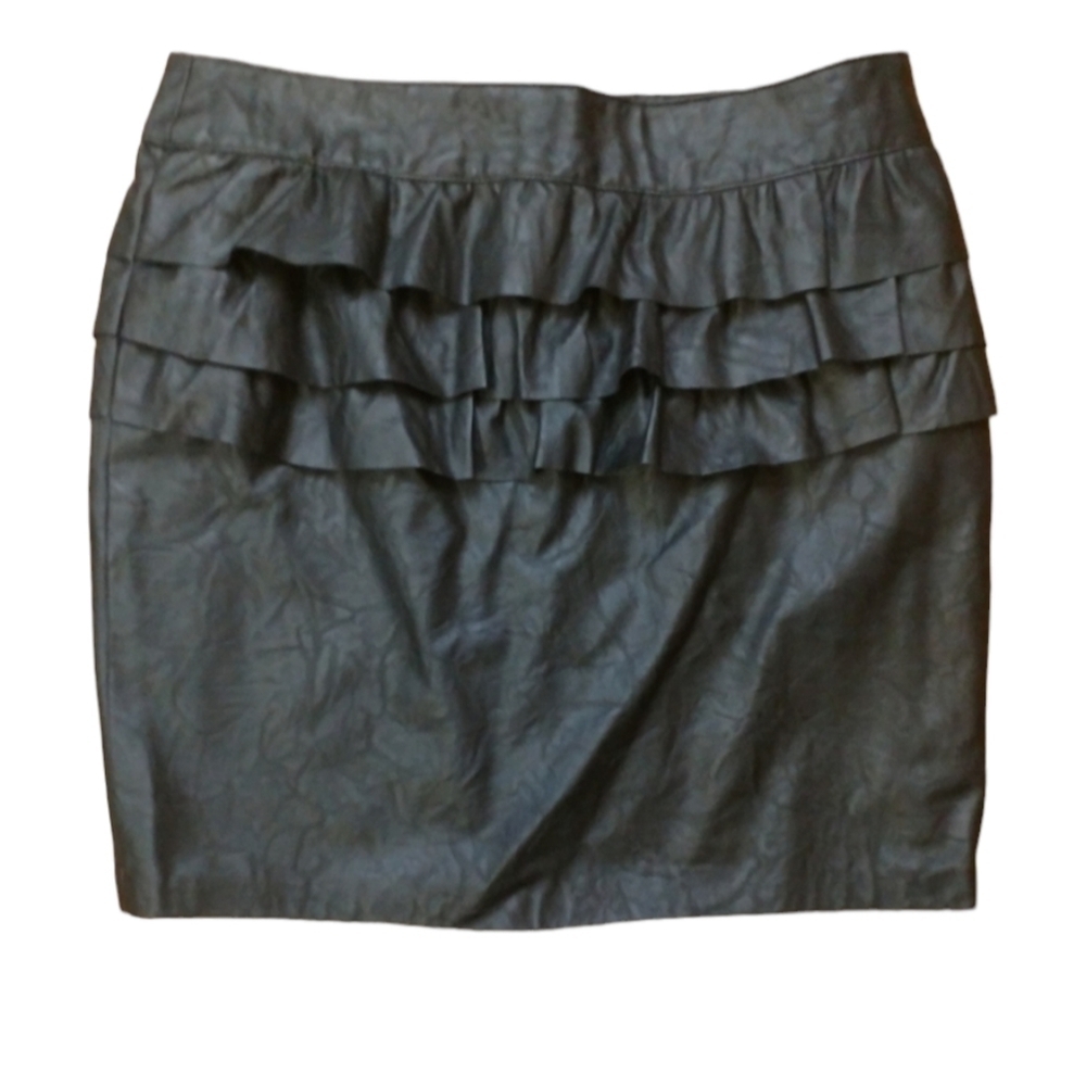 RUE 21 VEGAN LEATHER SHORT SKIRT‎